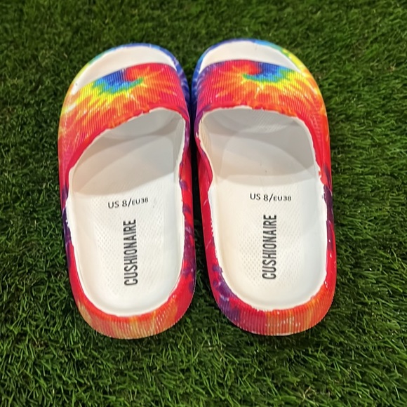 CUSHIONAIRE Women's Feather recovery slide sandals with +Comfort - Picture 3 of 4